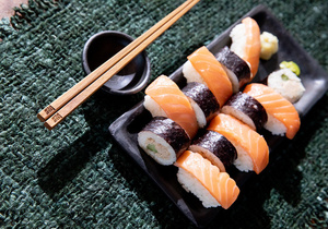 Der verbrannte Sushi-Teller - Schwarz - M small 1