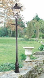 Wilmslow 1 Licht Lampe Post Elstead small 1