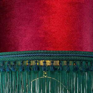 ANTIGUA Pendelleuchte Samt Rot-Grün mit goldener Papageienfigur 45 cm Las Plumas small 2
