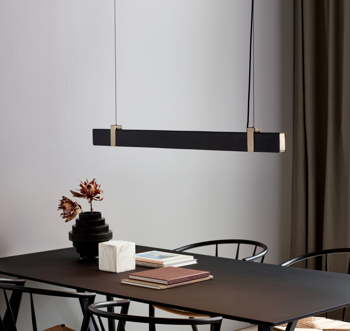 Aussicht Lilt schwarze Nordlux-Pendelleuchte über Tisch Lilt schwarze Nordlux-Pendelleuchte über Tisch