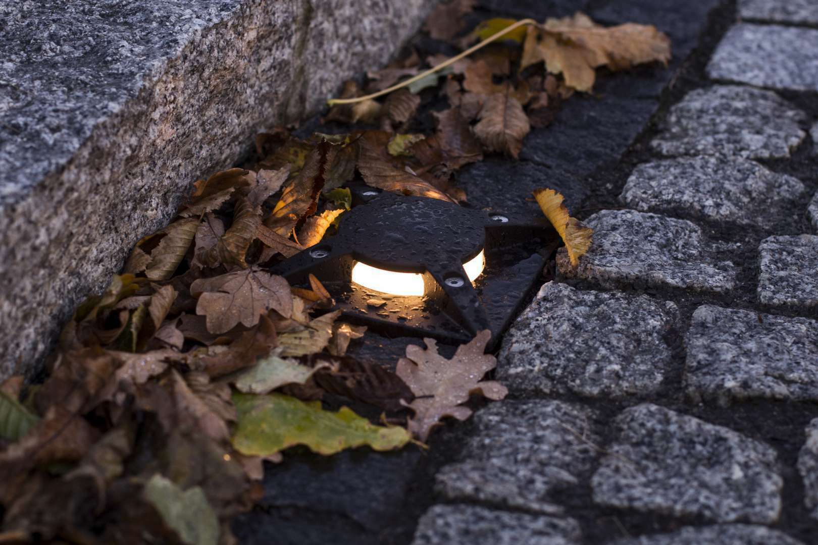 Aussicht Außen-Einbauleuchte NORLYS Rena 1775GR Graphit LED 8,4 W 4000 K Außen-Einbauleuchte NORLYS Rena 1775GR Graphit LED 8,4 W 4000 K