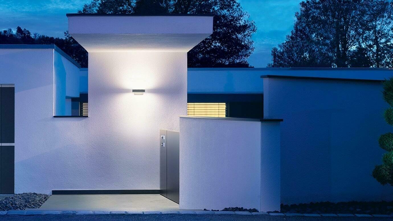 Aussicht Steinel L 810 LED iHF Connect 9,8W Lampe mit Sensor anthrazit Steinel L 810 LED iHF Connect 9,8W Lampe mit Sensor anthrazit