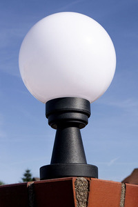 Luna Ball Weiß PLINTO 20 cm E27 LED-Garten-Standleuchte mit Sockel small 1