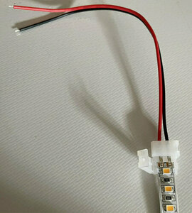 LED-Streifenverbinder 8mm 1-seitig einrastend. verkabelt small 1