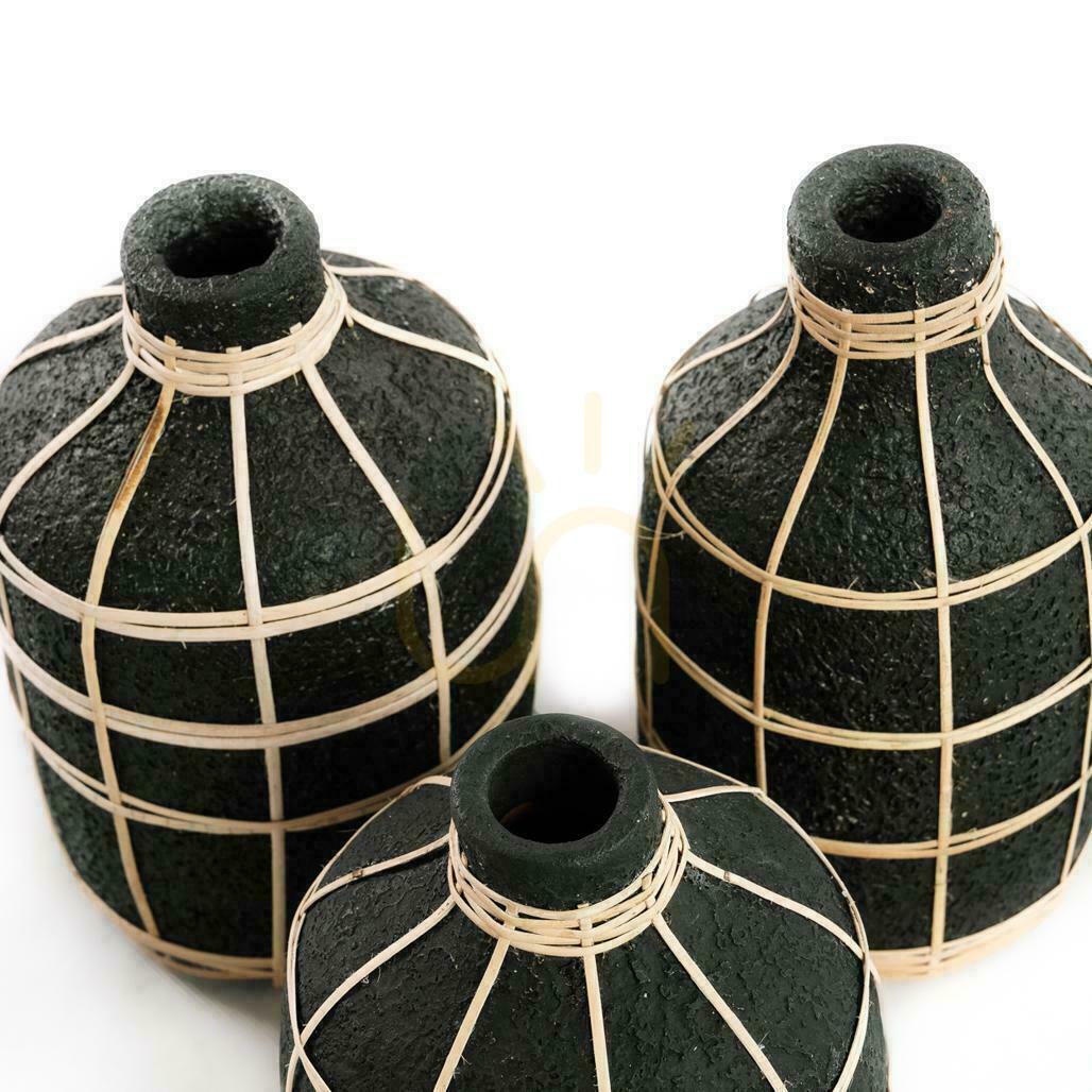 Zeige Vase BAZAR BIZAR Terracotta Collection Schwarz Natur M Terrakotta Rattan Vase BAZAR BIZAR Terracotta Collection Schwarz Natur M Terrakotta Rattan