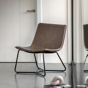 Gallery Direct Hawking Lounge-Sessel Ember aus Kunstleder mit schwarzem Metallgestell small 1