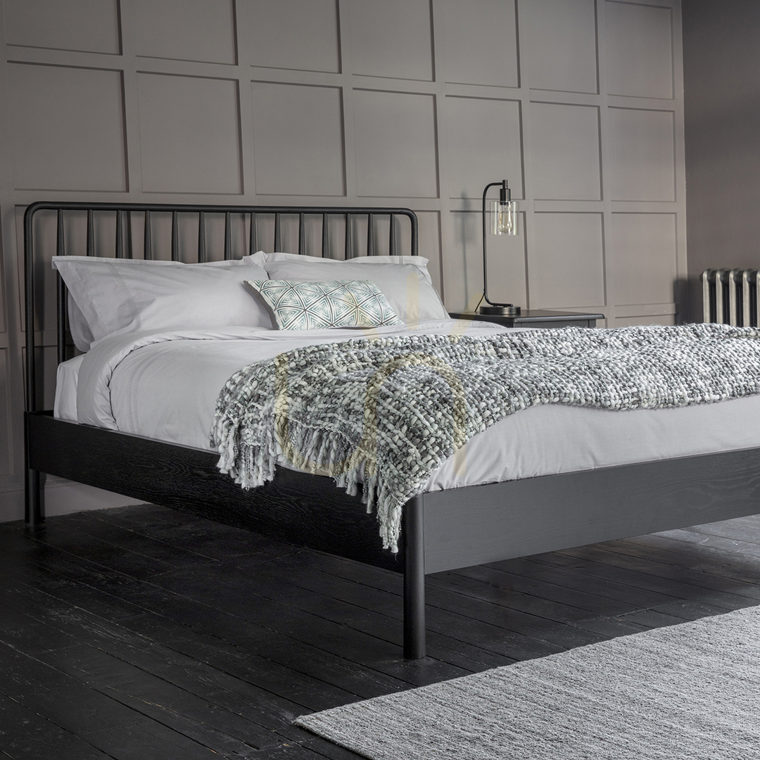 Aussicht Spindelbett Gallery Direct Wycombe 4'6 schwarz Eiche 145x197 cm Spindelbett Gallery Direct Wycombe 4'6 schwarz Eiche 145x197 cm