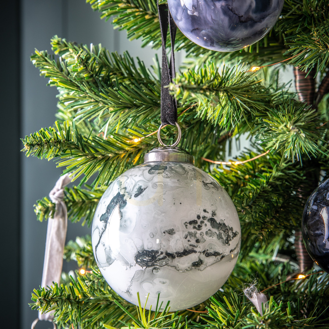 Aussicht Weihnachtskugel Gallery Direct grau marmoriert 10 cm Glas Messing 6er-Set Weihnachtskugel Gallery Direct grau marmoriert 10 cm Glas Messing 6er-Set