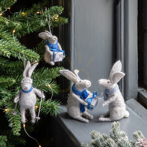 Baumschmuck Hasen 2er Set grau mit blauem Schal Gallery Direct 5059413755071 small 1