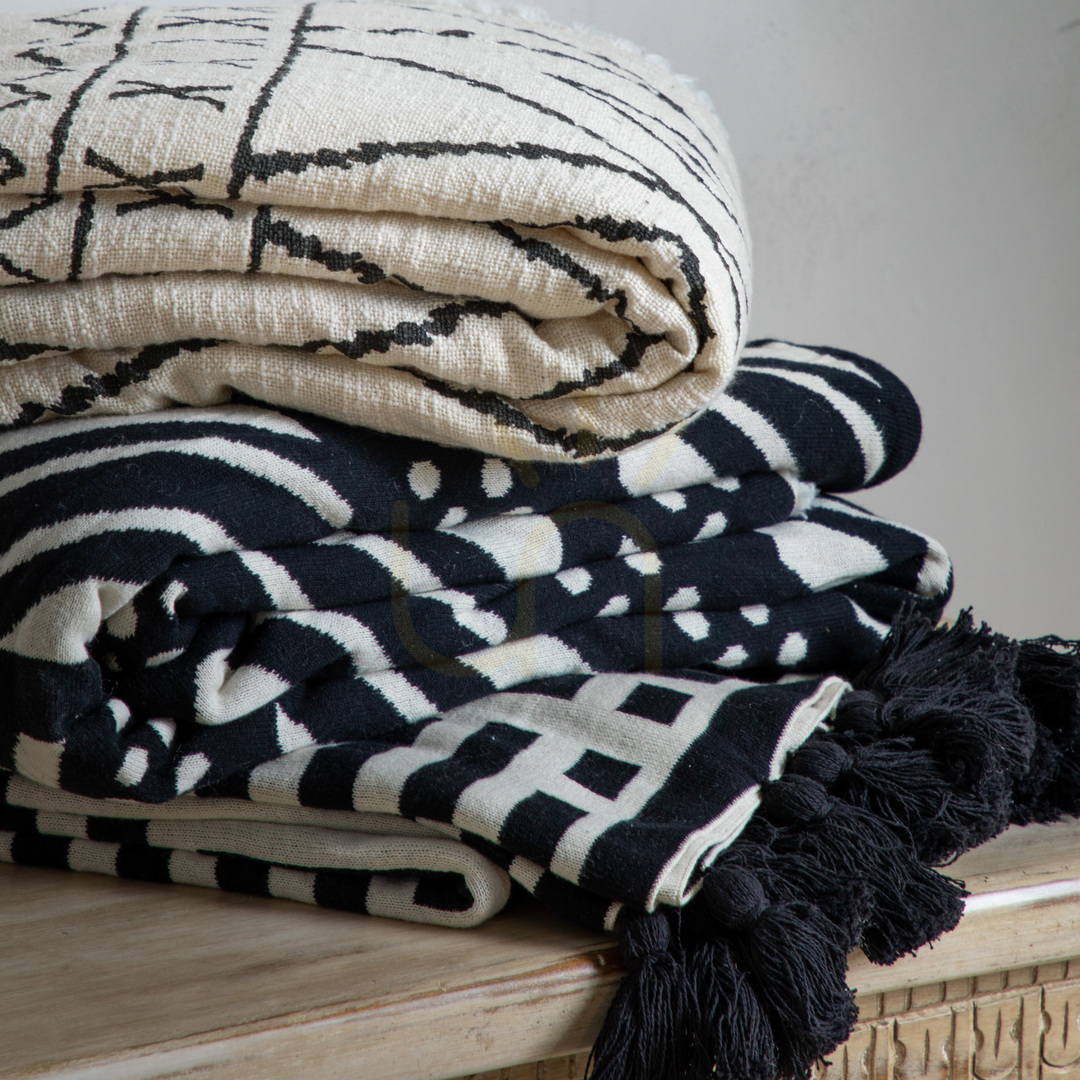 Anzeige Tagesdecke Gallery Direct Merton mit Fransen Baumwolle schwarz-creme 130x170 cm Tagesdecke Gallery Direct Merton mit Fransen Baumwolle schwarz-creme 130x170 cm