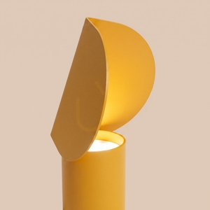 BISCUIT gelbe LED Schreibtischlampe 3000K small 4