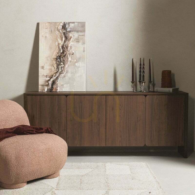 Aussicht OKU-Kommode mit vier Türen, Ausführung „Walnut Villa“, abgerundete Nova Nook-Fronten OKU-Kommode mit vier Türen, Ausführung „Walnut Villa“, abgerundete Nova Nook-Fronten