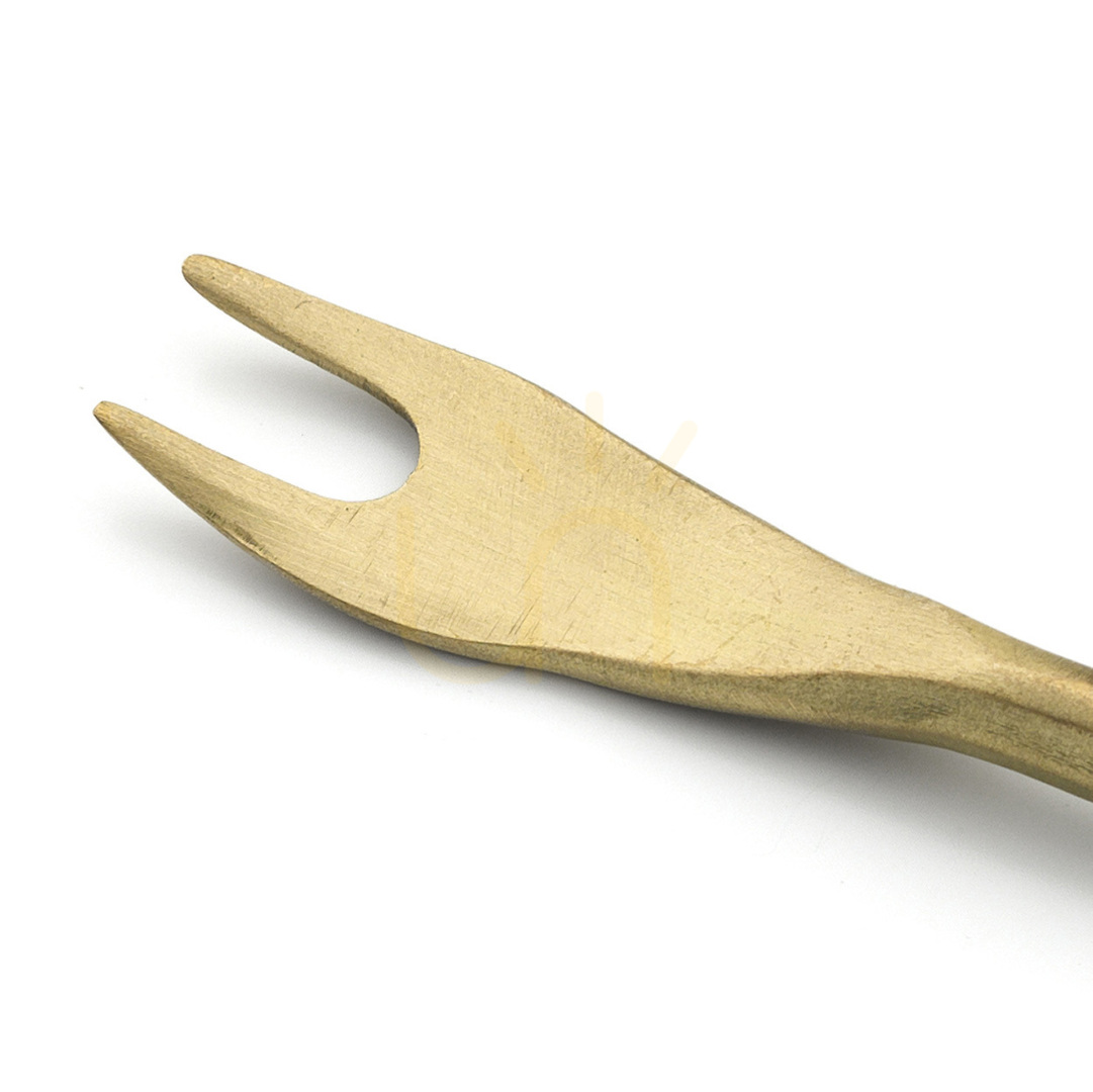 Zeige Oliven-Gabel aus Messing in Gold – BAZAR BIZAR S Oliven-Gabel aus Messing in Gold – BAZAR BIZAR S