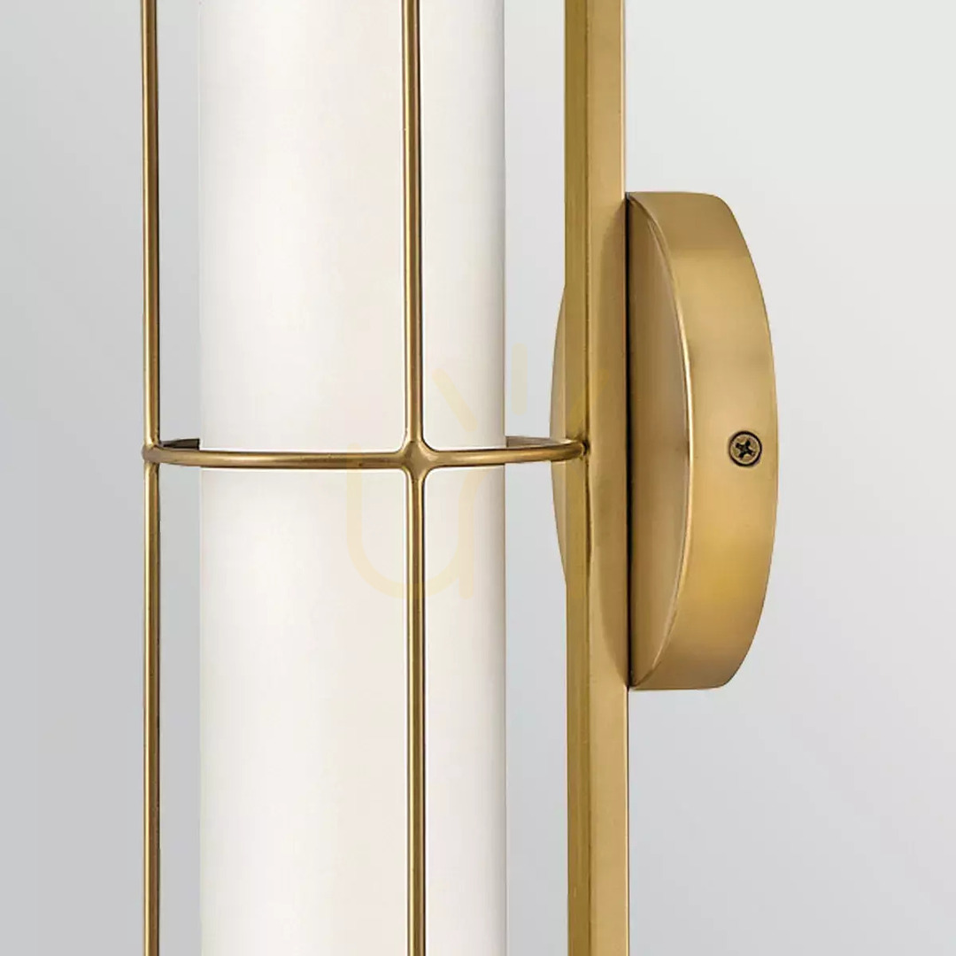 Zeige Saylor Small LED-Wandleuchte – Classic Brass von Elstead Saylor Small LED-Wandleuchte – Classic Brass von Elstead