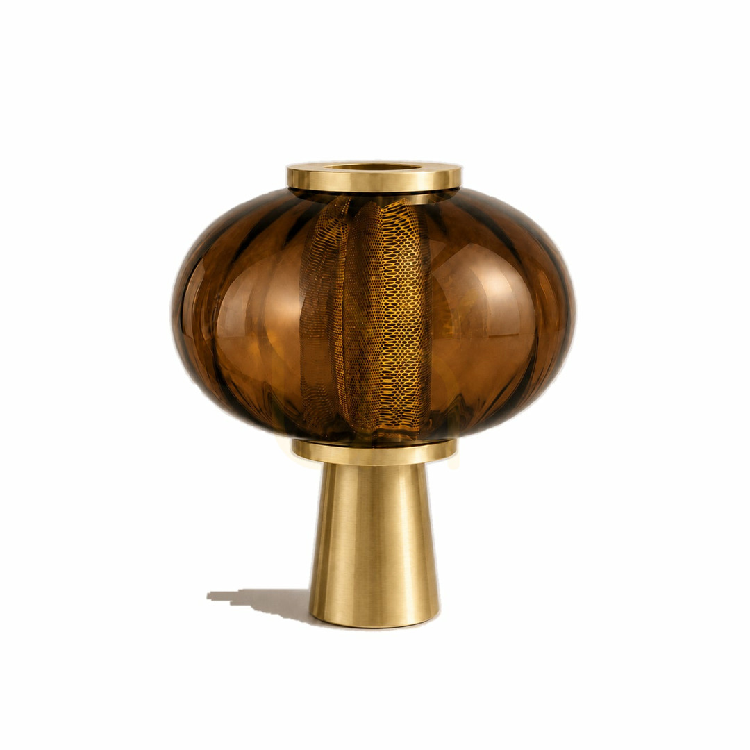 Stolná lampa BAZAR BIZAR jantárové sklo a kov 35 × 38 cm