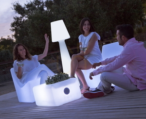 TARIDA SIT 3159 Weißer Gartenstuhl mit 1 LED-Leuchte small 1