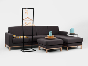 CustomForm SCANDIC P Ecksofa, 3-Sitzer mit Chaiselongue rechts, Carbon ET95, Naturholz small 1