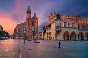 Fototapete Krakau Altstädter Ring, Marienkirche und die Tuchhalle small 0