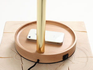LED-Tischleuchte CustomForm PIPER charge mit kabelloser Ladefunktion – Messing small 4