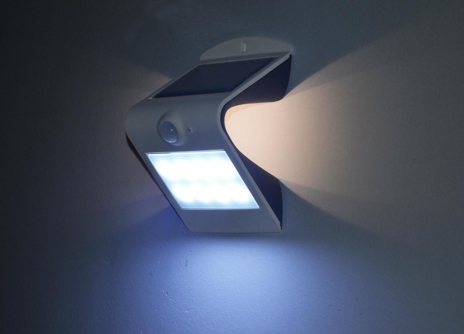 Aussicht Solar Wandleuchte 1,5 W LED 4000K Schwarz 220lm Solar Wandleuchte 1,5 W LED 4000K Schwarz 220lm